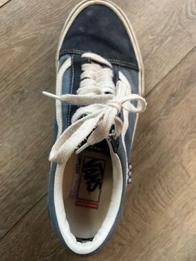 Van’s Navy and White Old Skool Sneaker